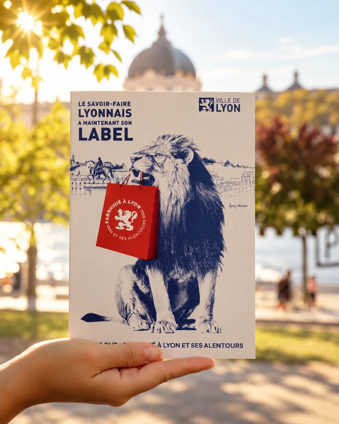 Label Fabriqué à Lyon photographié au bord du Rhône
